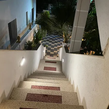 Villa Oaz *